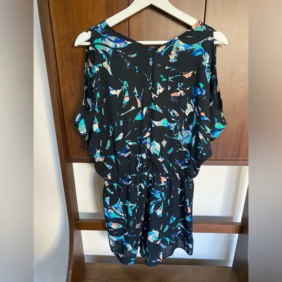 EUC ASTR the Label Geometric Cold Shoulder Romper (Size:L) - Picture 12 of 16